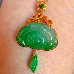 18k gold Diamond jade Yuyi jadeite pendant New
